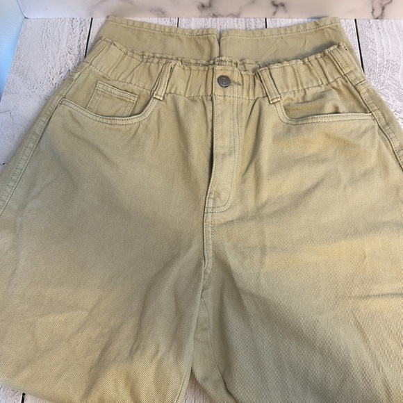 H&M Elastic Sinched Waisted Tan Cropped Straight Leg Pants Khaki Slacks Size 8 - Picture 2 of 10